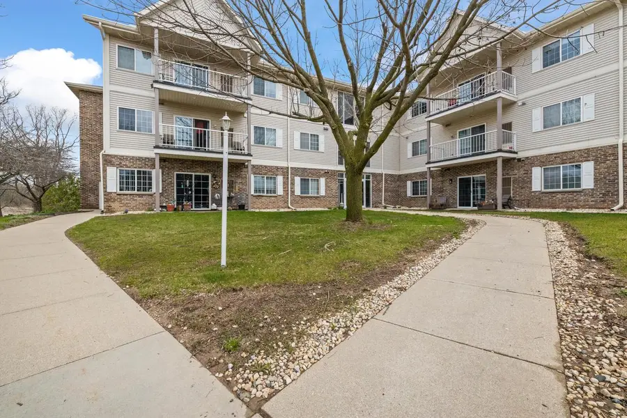 140 W Commerce BOULEVARD #108, Slinger, WI 53086 - #3