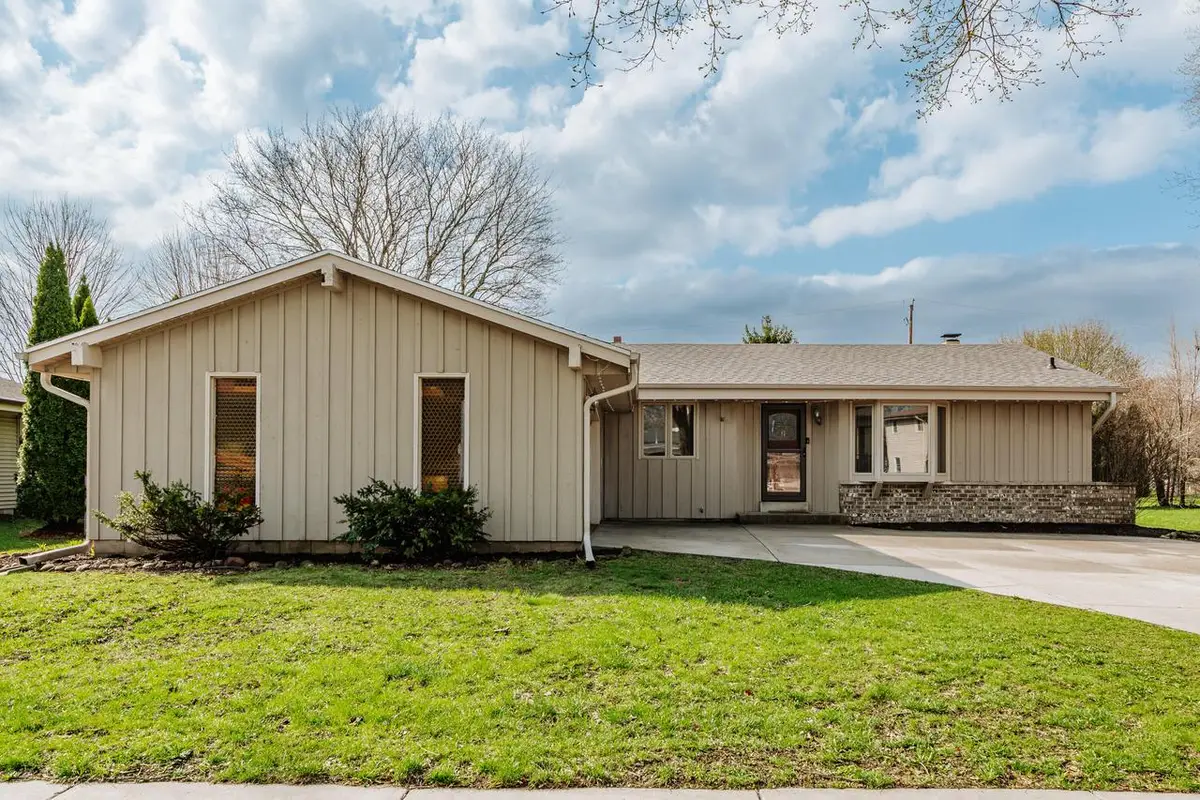 1127 Hemlock LANE, Waukesha, WI 53189 - #1