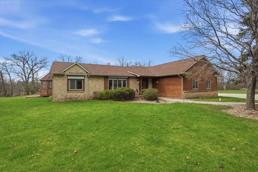 S28W36305 Scuppernong CIRCLE, Dousman, WI 53118 - #3