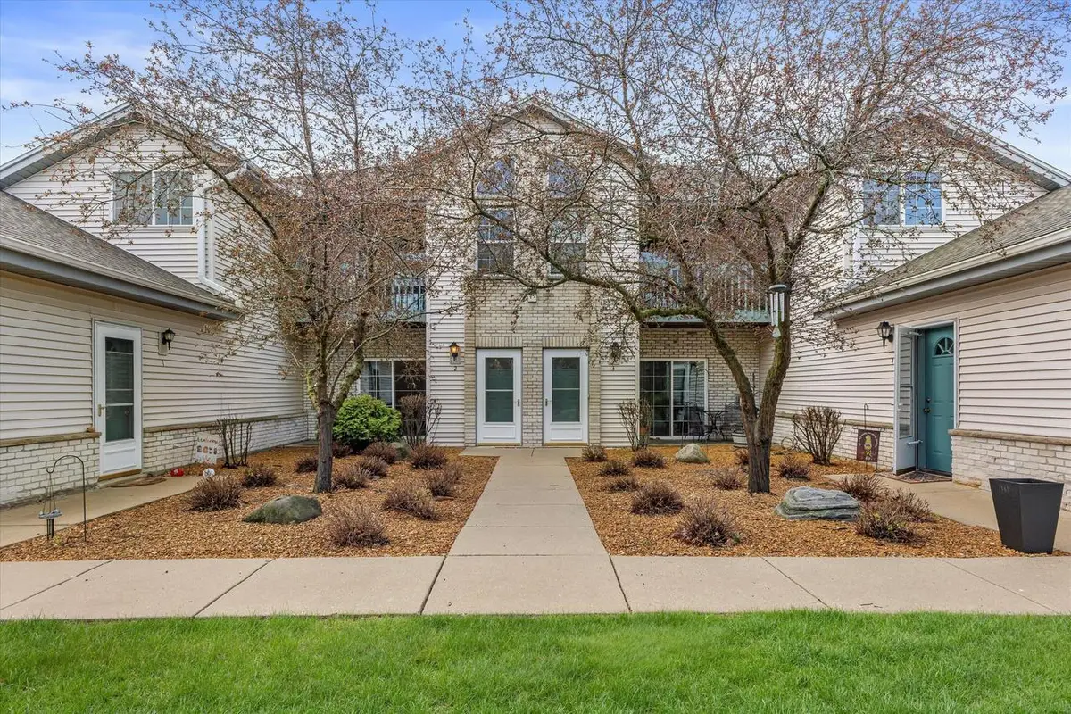 1821 E Racine AVENUE #2, Waukesha, WI 53186 - #1