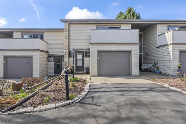 966 Valentine ROAD, Oconomowoc, WI 53066