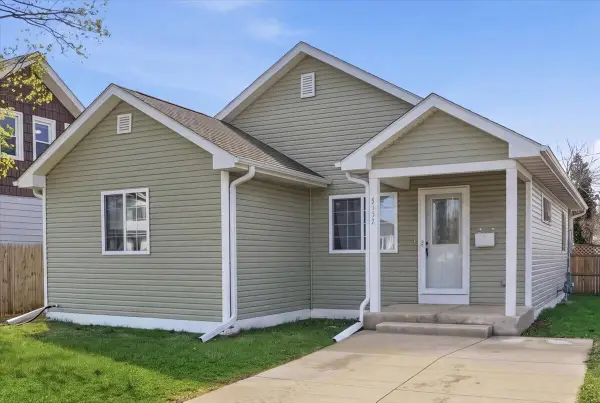 2127 27th STREET, Kenosha, WI 53140