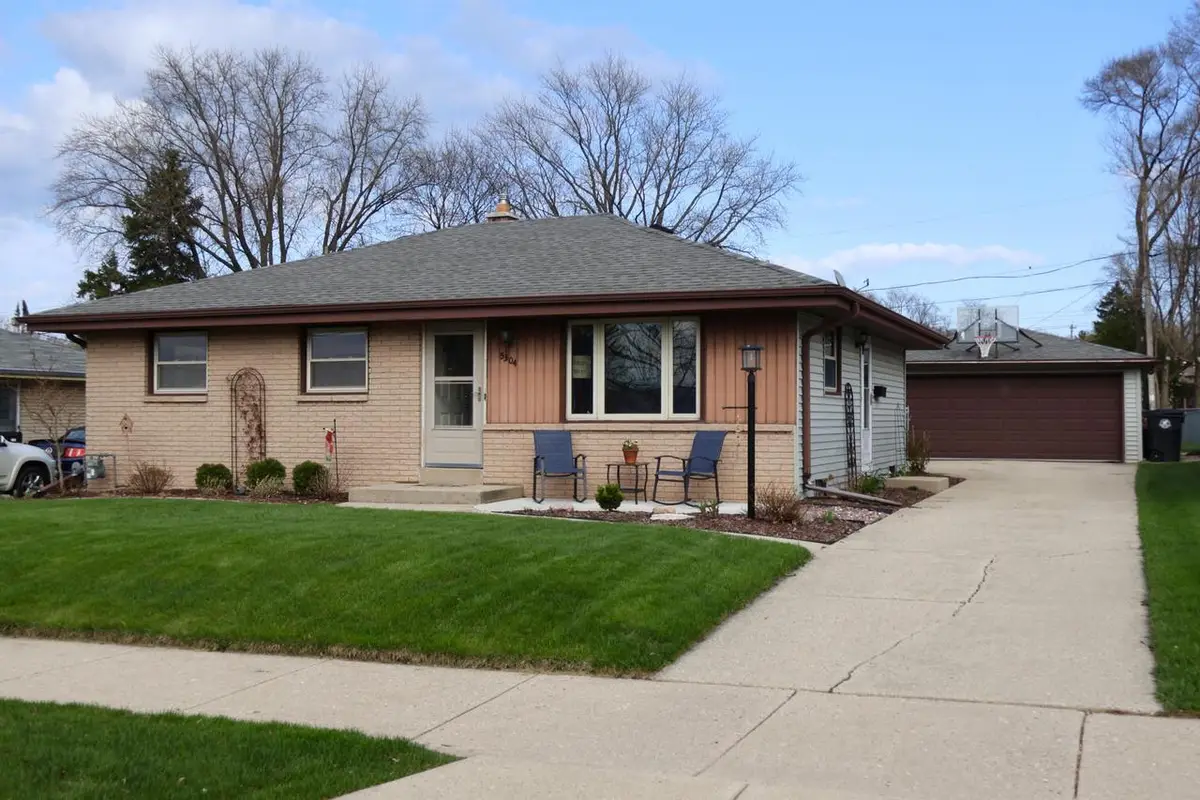 5304 S Nicholson AVENUE, Cudahy, WI 53110 - #1