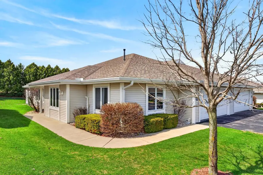 207 Hartford SQUARE, Hartford, WI 53027 - #2