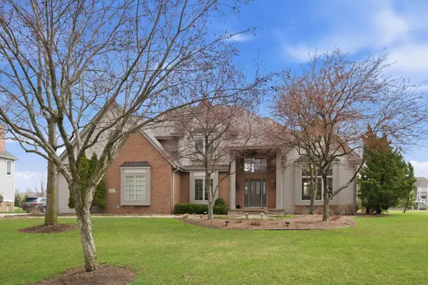 1267 Mary Hill CIRCLE, Hartland, WI 53029