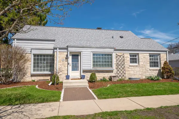 8528 W Meinecke AVENUE, Wauwatosa, WI 53226