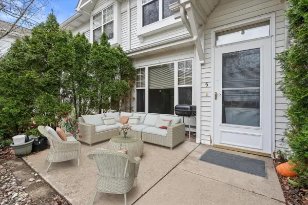 6168 S Creekside DRIVE #5, Cudahy, WI 53110