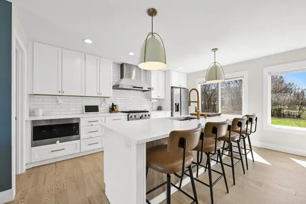 1101 W County Line ROAD, Bayside, WI 53217