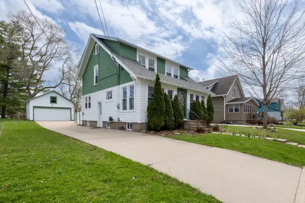 415 S Concord ROAD, Oconomowoc, WI 53066