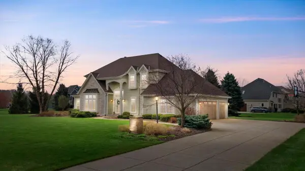 W289N6349 Blackhawk DRIVE, Hartland, WI 53029