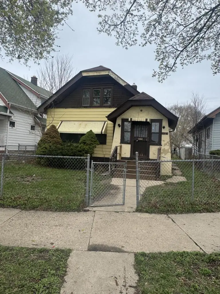 3726 N 19th PLACE, Milwaukee, WI 53206 - #1