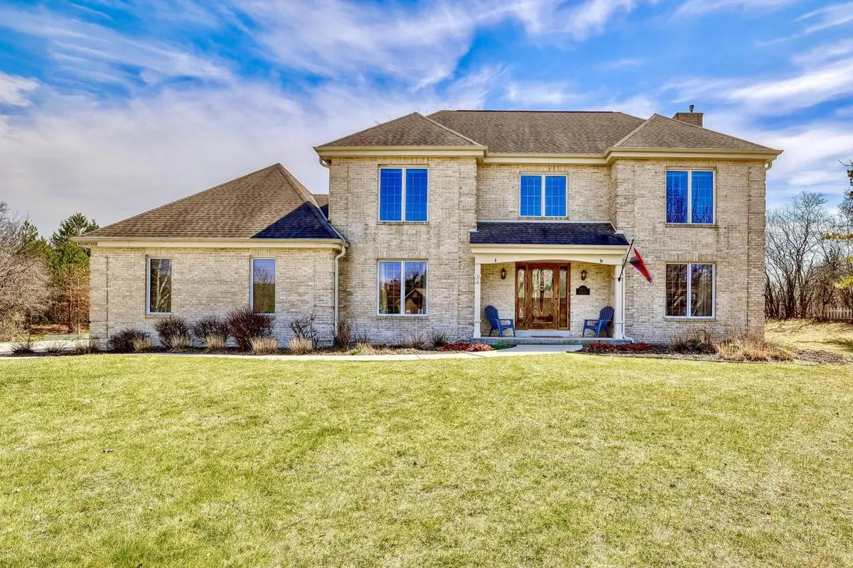 W157N7420 Stonewood CIRCLE, Menomonee Falls, WI 53051 - #1