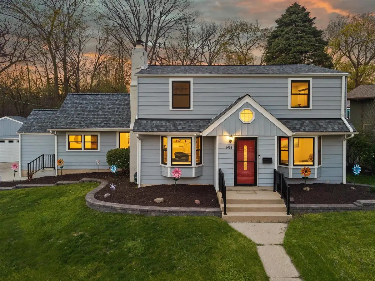 1423 St Charles STREET, Wauwatosa, WI 53213 - #1