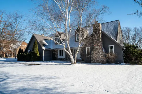 6331 Parkview ROAD, Greendale, WI 53129