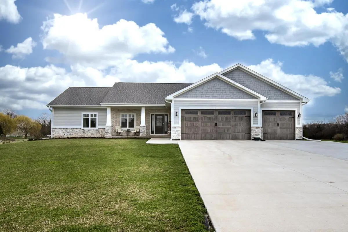 638 Red Oak DRIVE, Summit, WI 53066 - #1