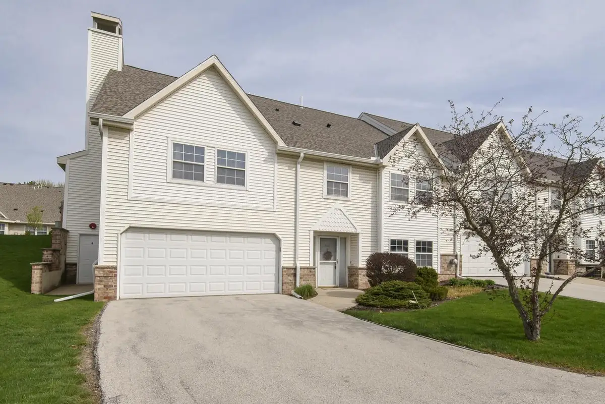 355 Jennifer LANE #8-4, Brookfield, WI 53045 - #1