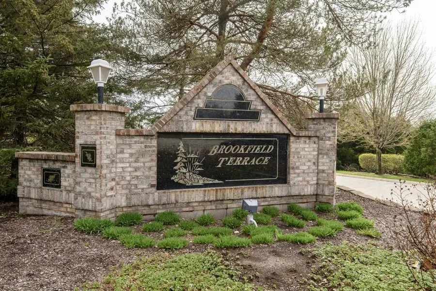 355 Jennifer LANE #8-4, Brookfield, WI 53045 - #3