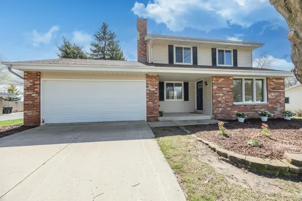 1501 Grandview AVENUE, Oconomowoc, WI 53066