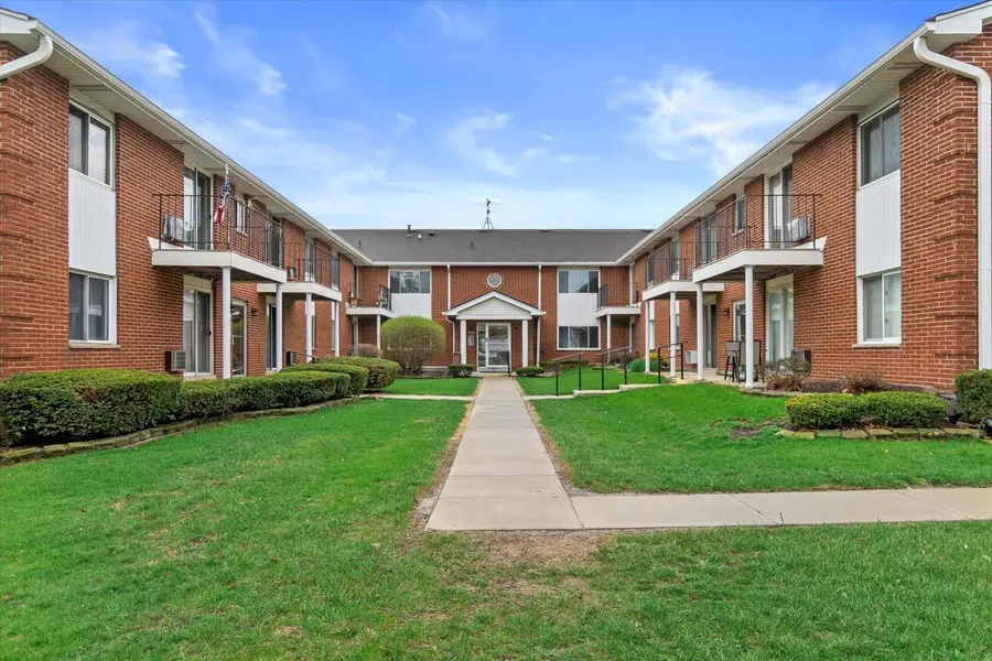 6143 W Howard AVENUE #17, Greenfield, WI 53220 - #2