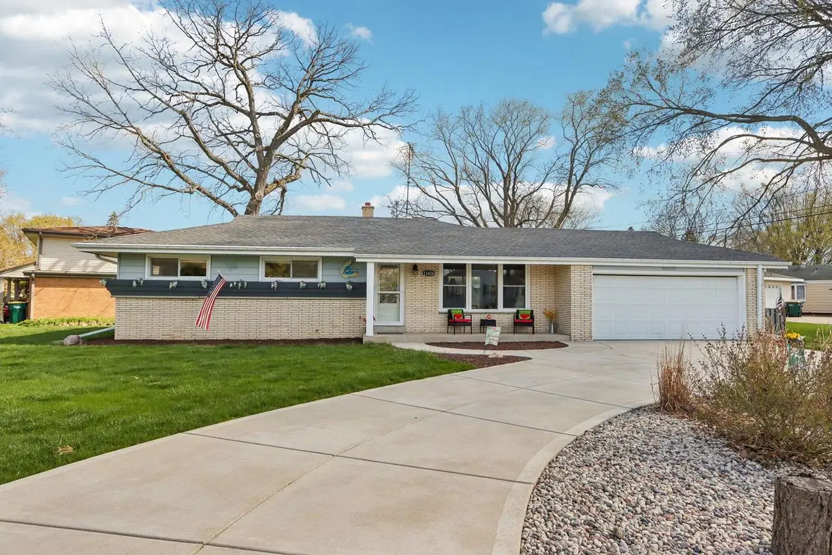 11424 W Copeland AVENUE, Hales Corners, WI 53130 - #1