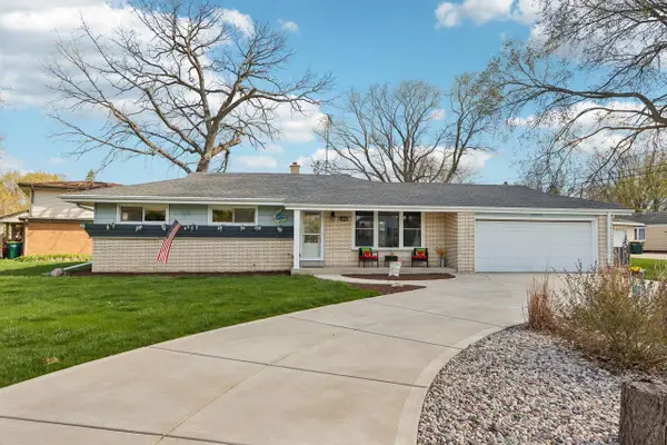 11424 W Copeland AVENUE, Hales Corners, WI 53130