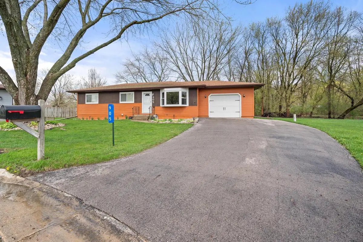 905 Lakeview DRIVE, Silver Lake, WI 53170 - #1