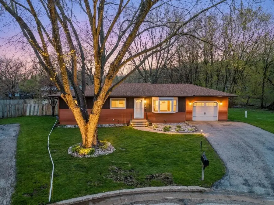 905 Lakeview DRIVE, Silver Lake, WI 53170 - #2