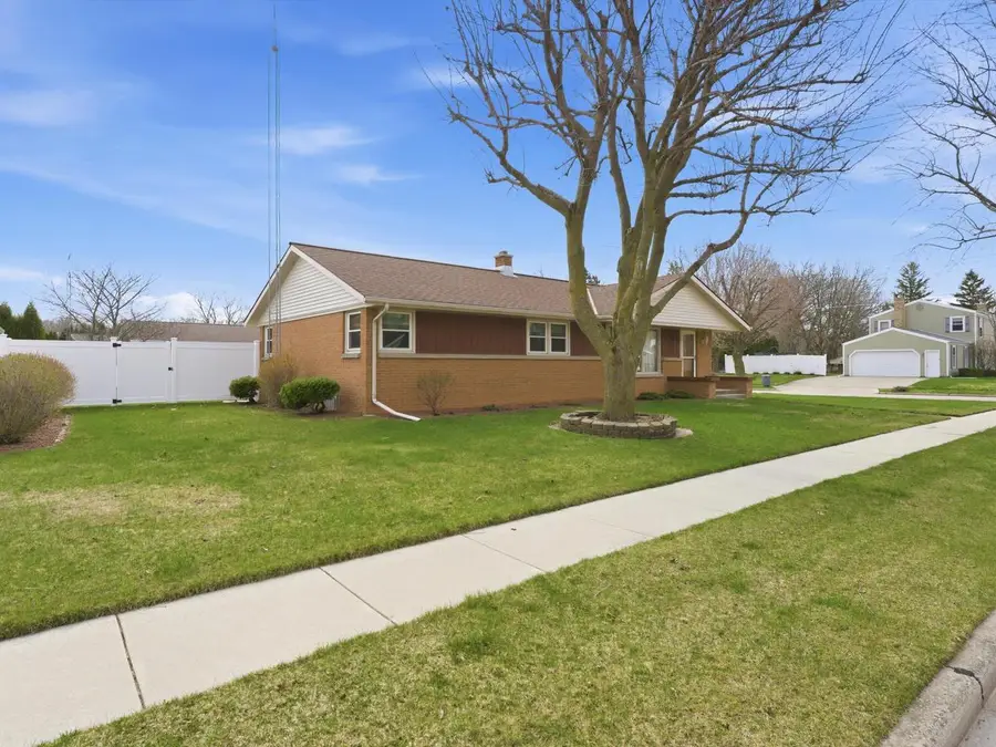 1001 Glenview DRIVE, Manitowoc, WI 54220 - #3
