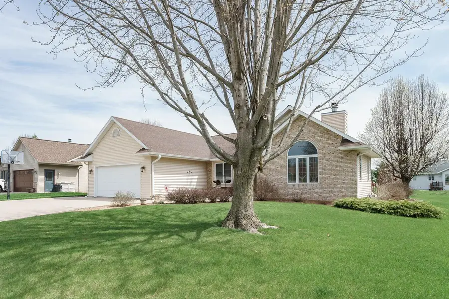 705 Woodbridge TRAIL, Watertown, WI 53094 - #2