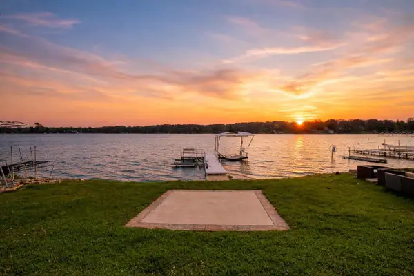 7164 N Tichigan ROAD, Waterford, WI 53185