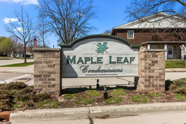 4941 W Maple Leaf CIRCLE, Greenfield, WI 53220