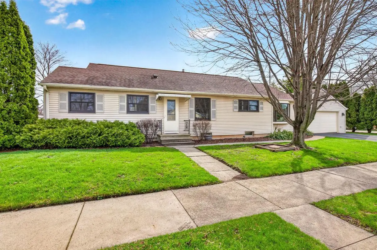 203 E Peckham STREET, Neenah, WI 54956 - #1