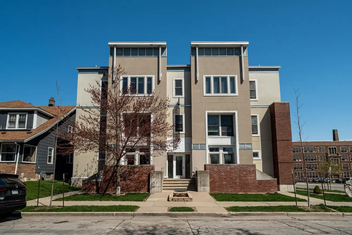 2904 N Cambridge AVENUE #102, Milwaukee, WI 53211 - #1