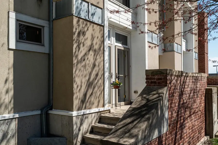 2904 N Cambridge AVENUE #102, Milwaukee, WI 53211 - #2