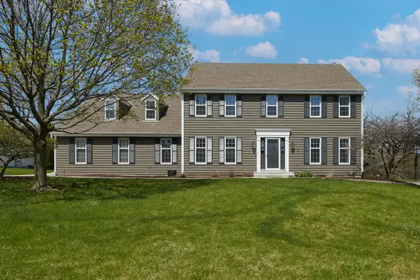 N49W16206 Graysland DRIVE, Menomonee Falls, WI 53051