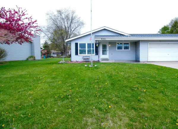 8361 Deer Ridge PASS, Oak Creek, WI 53154