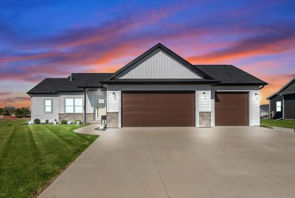 425 East STREET, Juneau, WI 53039 - #1