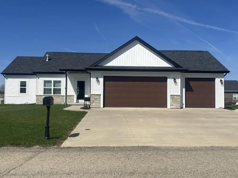 425 East STREET, Juneau, WI 53039 - #2