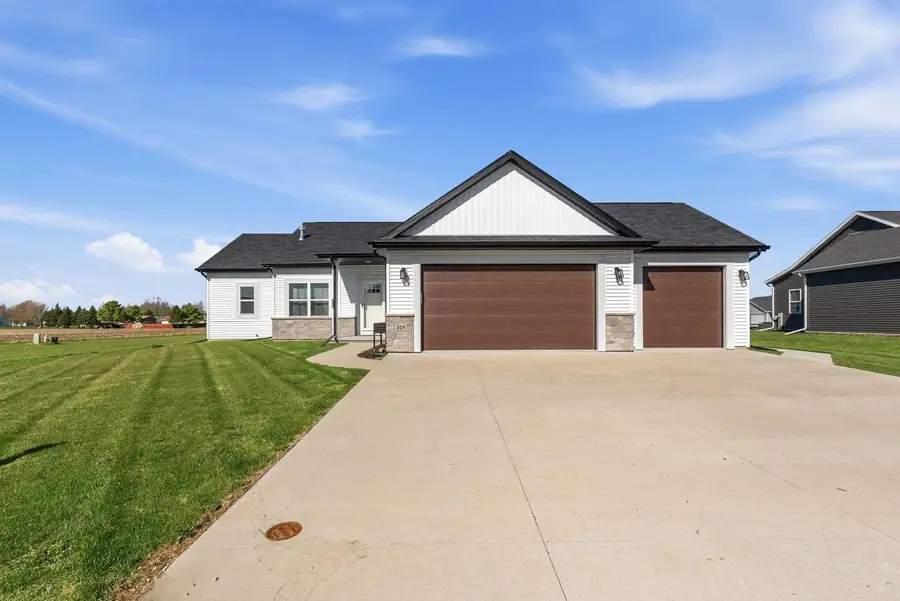 425 East STREET, Juneau, WI 53039 - #3