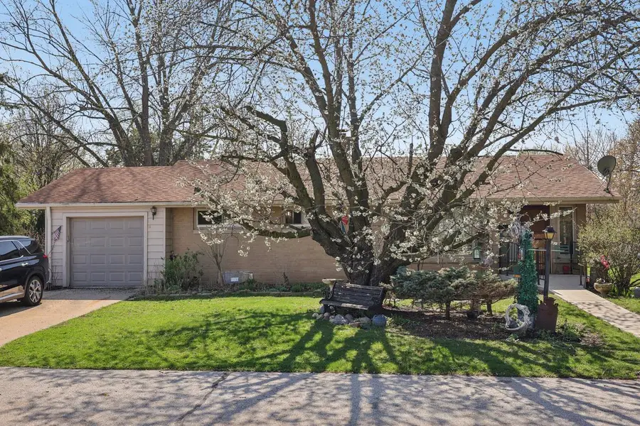 3559 S Sunset DRIVE, Milwaukee, WI 53220 - #3