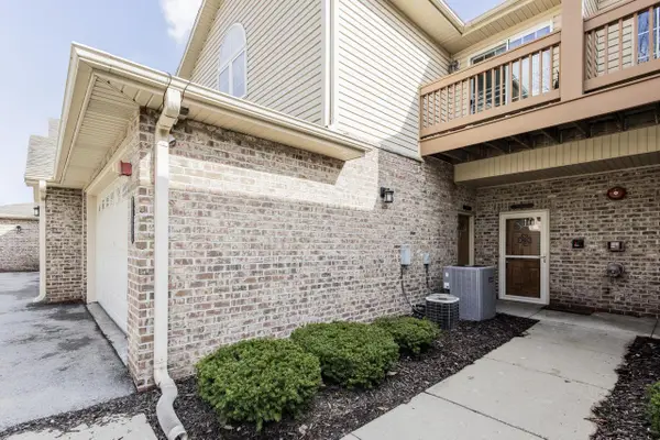 17841 W Radam DRIVE, New Berlin, WI 53146