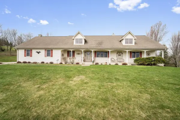 7475 Country View LANE, West Bend, WI 53090