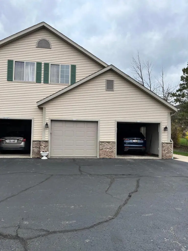 2112 Pine Ridge COURT #H, Grafton, WI 53024 - #2