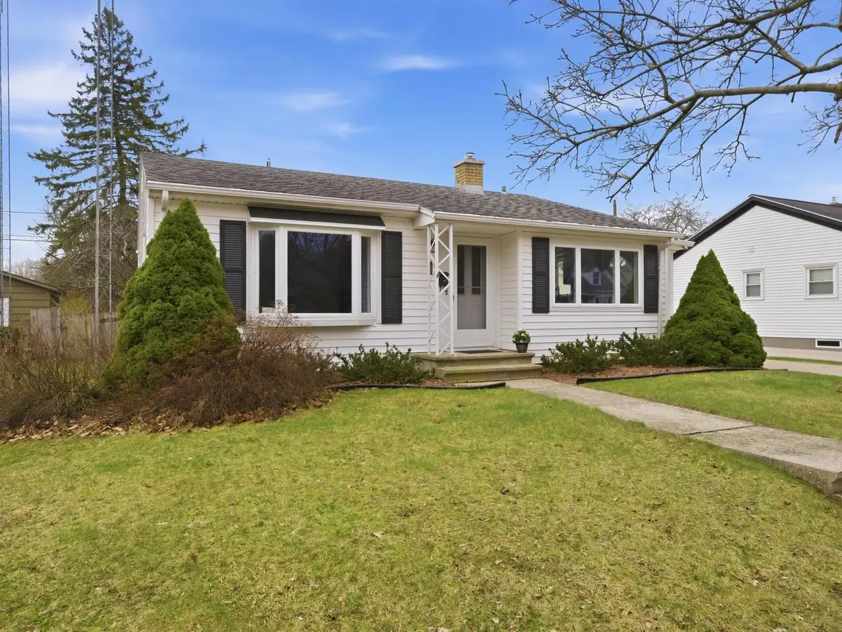 511 Oak STREET, Manitowoc, WI 54220 - #1