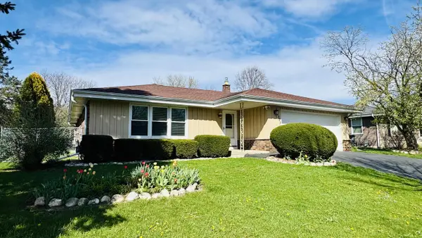 1523 David LANE, Waukesha, WI 53189