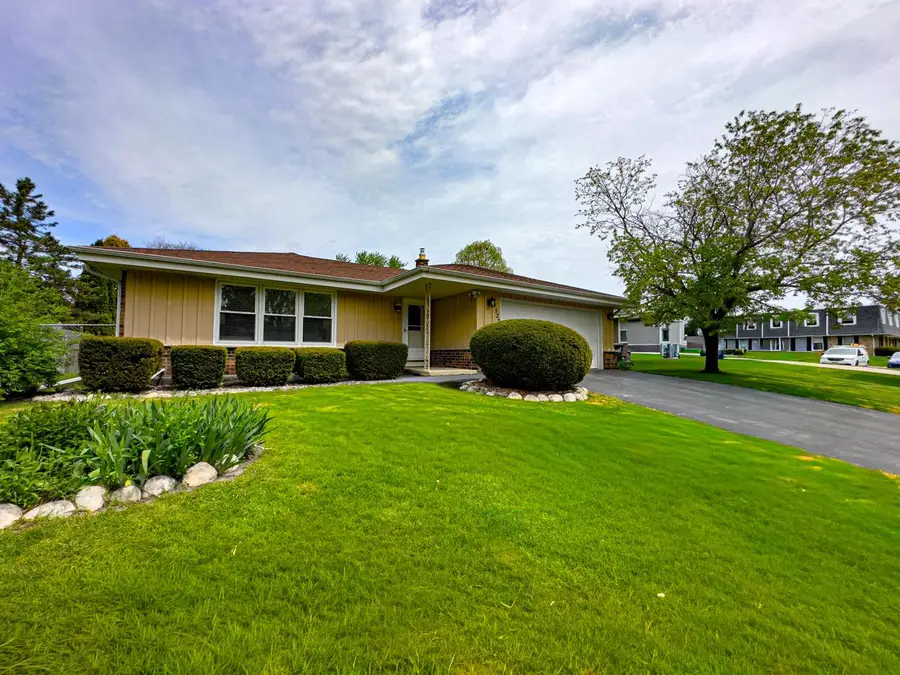 1523 David LANE, Waukesha, WI 53189 - #2