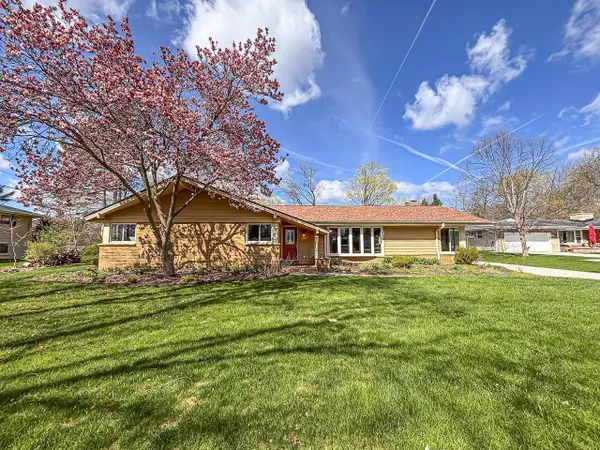 1185 Apache TRAIL, Brookfield, WI 53005