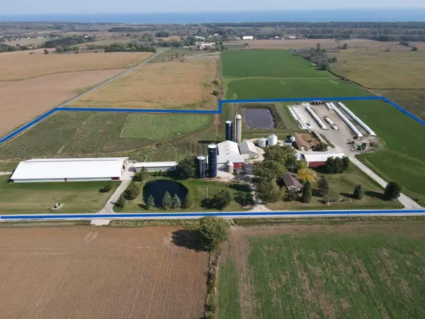 8223 Middle ROAD, Oostburg, WI 53070