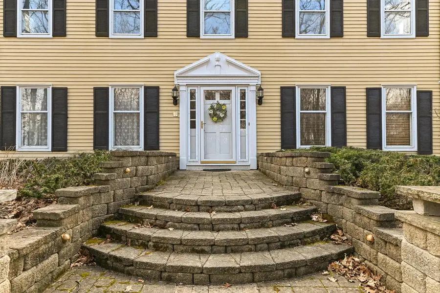 10125 Kay PARKWAY, Hales Corners, WI 53130 - #2