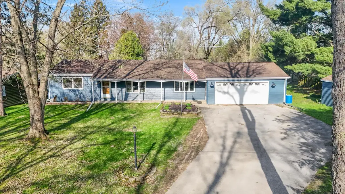 W377S3527 School Section Lake DRIVE, Dousman, WI 53118 - #1